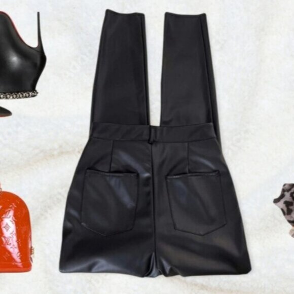 NWT- MISSGUIDED - Black High Waisted Faux Leather Slim pants with pockets - Picture 2 of 7